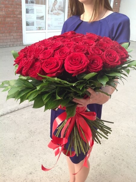 Букет леди в красном, артикул F11791 - 14036 рублей, доставка по городу. Flawery - доставка цветов