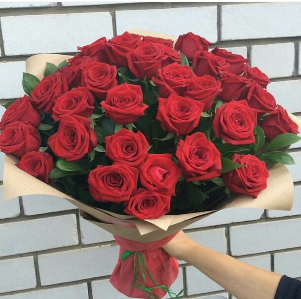 Букет из алых роз, артикул F11860 - 8051 рублей, доставка по городу. Flawery - доставка цветов