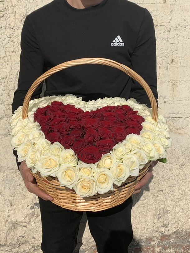 Роза в корзине, артикул F1192124 - 25288 рублей, доставка по городу. Flawery - доставка цветов