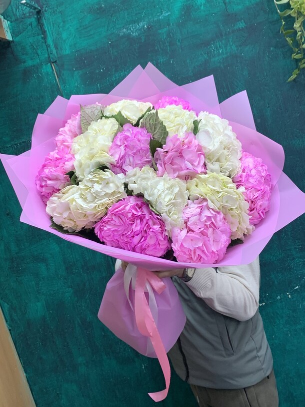 Гортензия микс, артикул F1276156 - 11600 рублей, доставка по городу. Flawery - доставка цветов