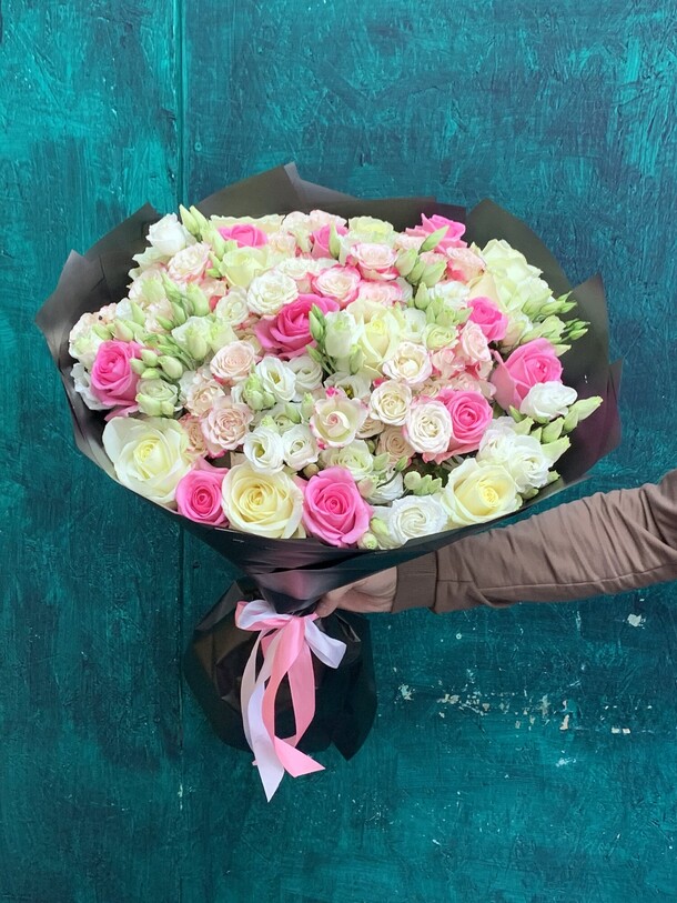 Эустома с розами, артикул F1277309 - 13914 рублей, доставка по городу. Flawery - доставка цветов