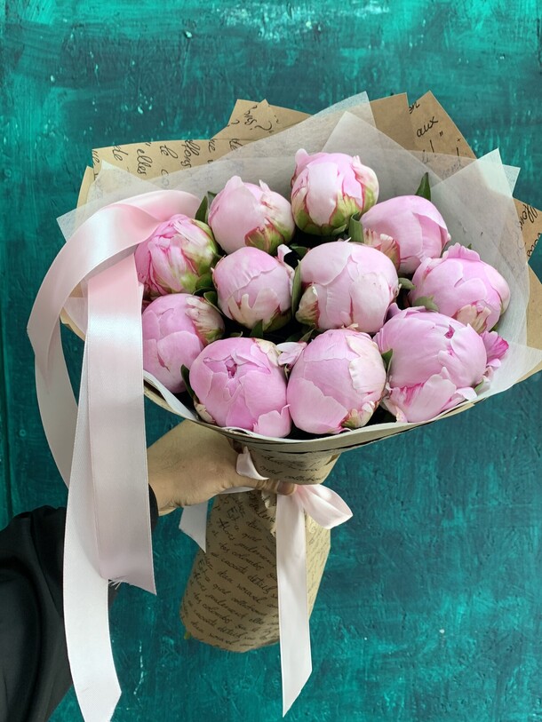 Пионы розовые, артикул F1290640 - 11299 рублей, доставка по городу. Flawery - доставка цветов