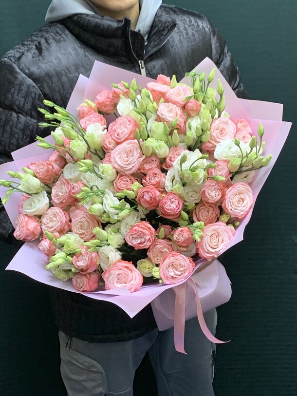 Пионовидная роза и эустома, артикул F1369325 - 13999 рублей, доставка по городу. Flawery - доставка цветов