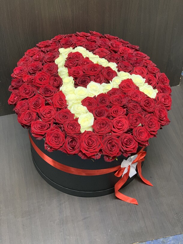 101 роза в коробке, артикул F1369329 - 19999 рублей, доставка по городу. Flawery - доставка цветов