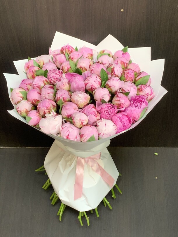 Пионы розовые 51, артикул F1418877 - 53239 рублей, доставка по городу. Flawery - доставка цветов