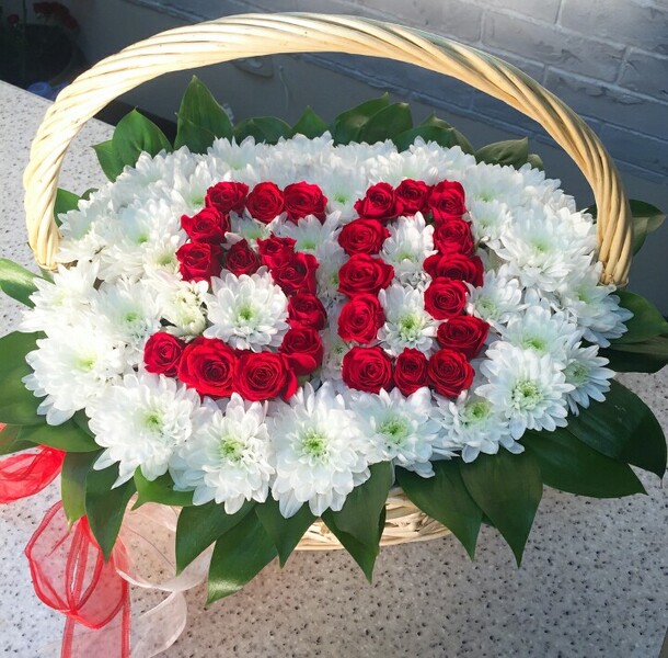 "корзина к юбилею", артикул F16963 - 20763 рублей, доставка по городу. Flawery - доставка цветов