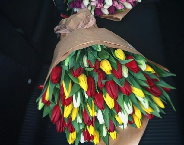 Букет из тюльпанов, артикул F19025 - 51525 рублей, доставка по городу. Flawery - доставка цветов