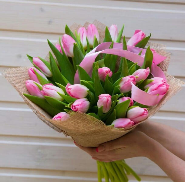 Букет из тюльпанов, артикул F19026 - 6599 рублей, доставка по городу. Flawery - доставка цветов