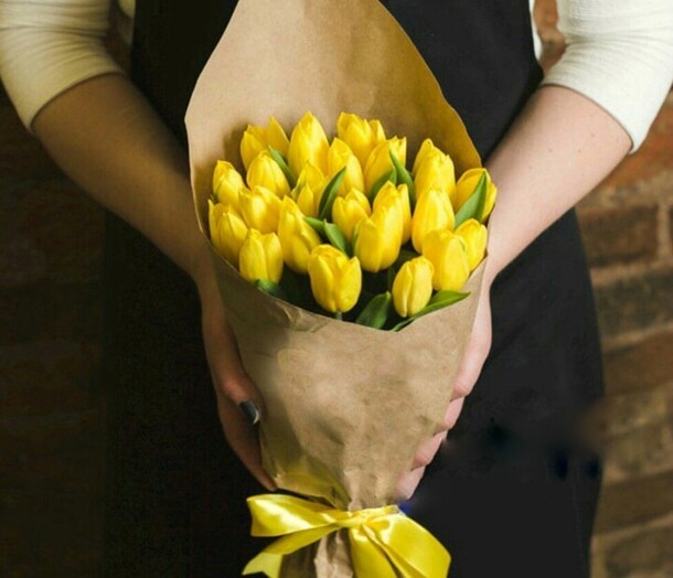 Букеты из тюльпанов, артикул F19559 - 6049 рублей, доставка по городу. Flawery - доставка цветов