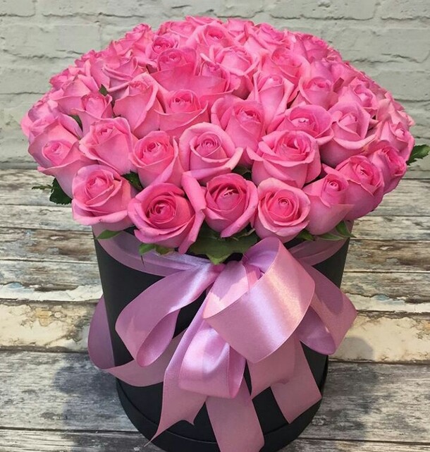 Коробка с розами, артикул F19569 - 13309 рублей, доставка по городу. Flawery - доставка цветов