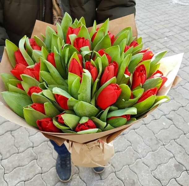 Букет из тюльпанов, артикул F20063 - 14171 рублей, доставка по городу. Flawery - доставка цветов