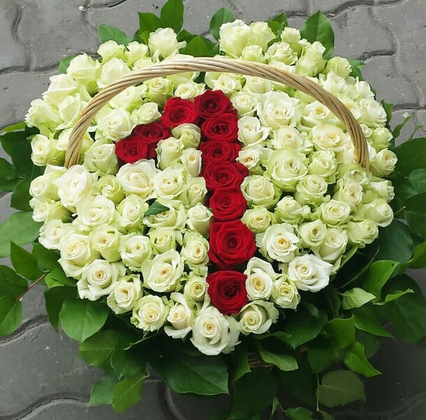"корзина на годовщину", артикул F20070 - 23232 рублей, доставка по городу. Flawery - доставка цветов