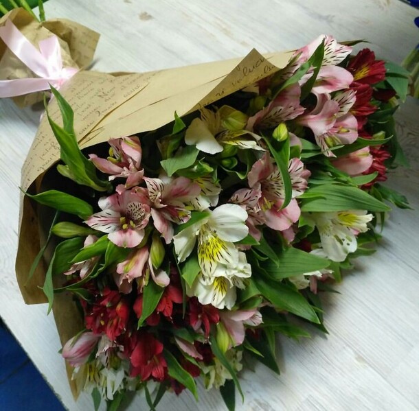 Микс альстромерия, артикул F20073 - 5999 рублей, доставка по городу. Flawery - доставка цветов