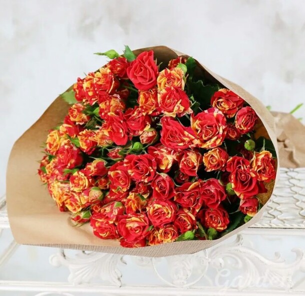 Букет из кустовых роз., артикул F20107 - 7319 рублей, доставка по городу. Flawery - доставка цветов