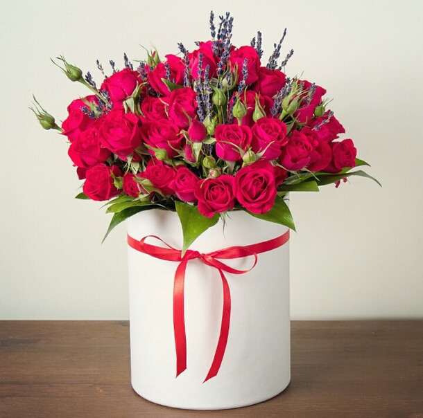 Коробка с розами, артикул F20121 - 9316 рублей, доставка по городу. Flawery - доставка цветов