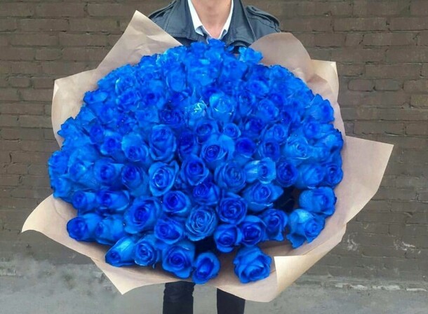 Букет из синих роз, артикул F20329 - 55556 рублей, доставка по городу. Flawery - доставка цветов