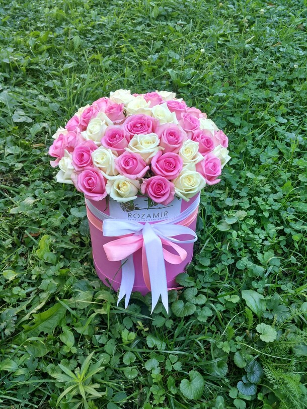 Коробка с розами., артикул F22069 - 14640 рублей, доставка по городу. Flawery - доставка цветов