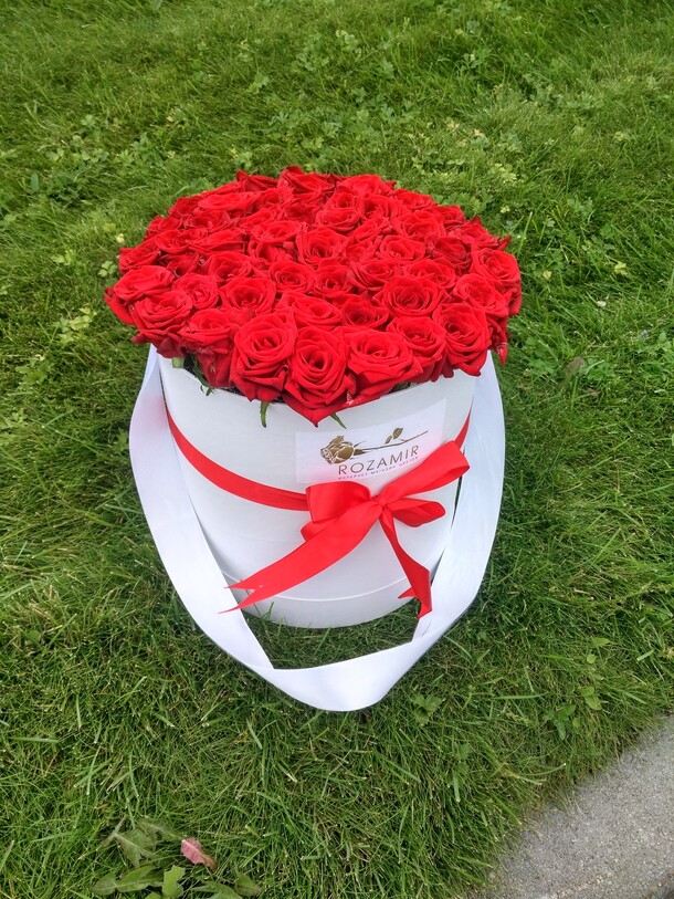 Коробка с розами., артикул F22072 - 14299 рублей, доставка по городу. Flawery - доставка цветов