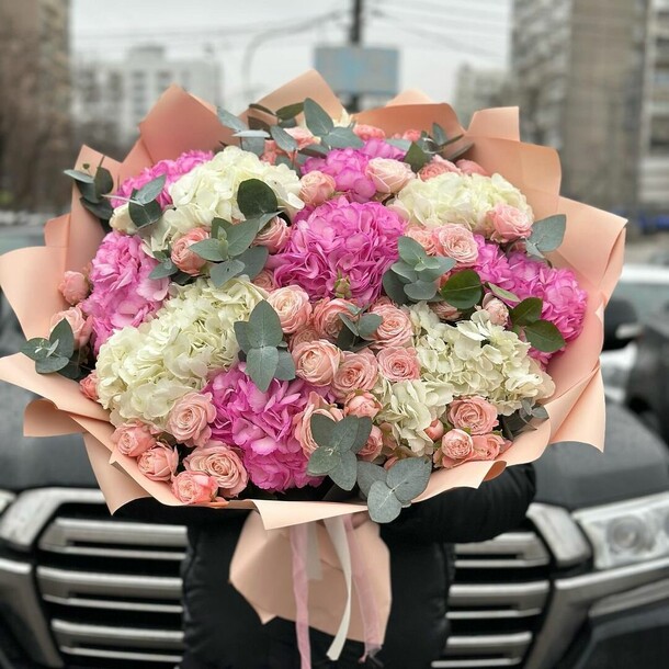 Букет из гортензии, артикул F22249 - 38973 рублей, доставка по городу. Flawery - доставка цветов