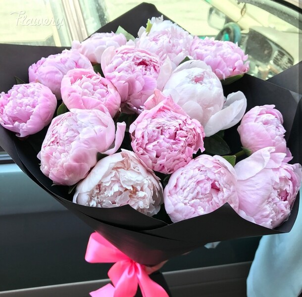Букет 15 пионов., артикул F34168 - 19964 рублей, доставка по городу. Flawery - доставка цветов