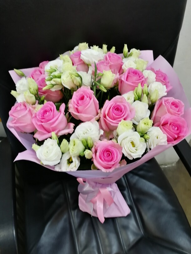 Эустомы с розами., артикул F51775 - 10628 рублей, доставка по городу. Flawery - доставка цветов