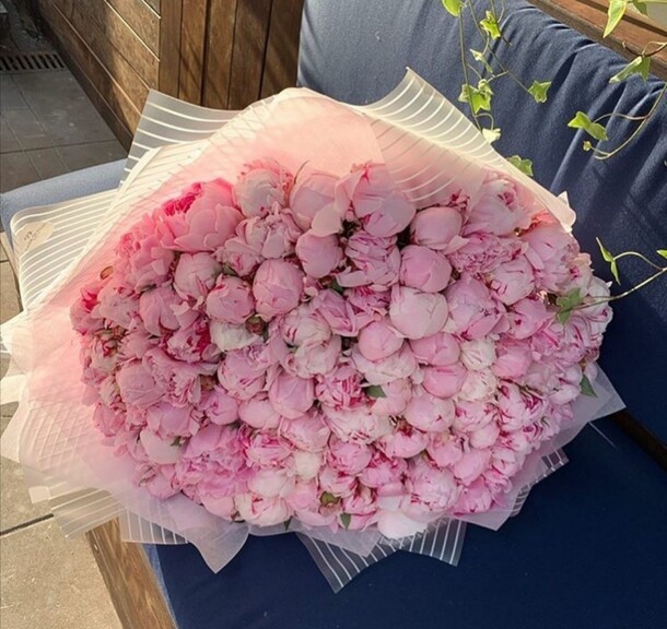 Пионы - 101, артикул F61458 - 101155 рублей, доставка по городу. Flawery - доставка цветов