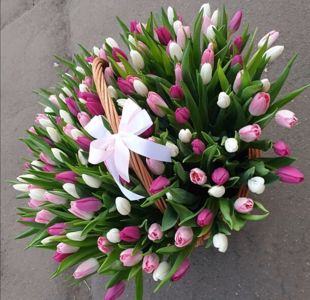 Тюльпаны в корзине, артикул F61488 - 41873 рублей, доставка по городу. Flawery - доставка цветов