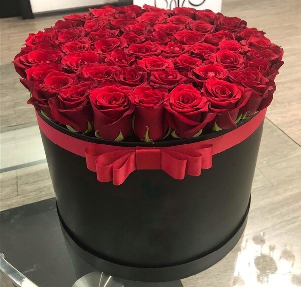 Коробка с розами, артикул F61494 - 14640 рублей, доставка по городу. Flawery - доставка цветов