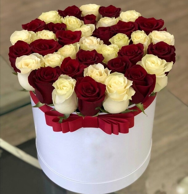 Коробка с розами, артикул F61500 - 13309 рублей, доставка по городу. Flawery - доставка цветов