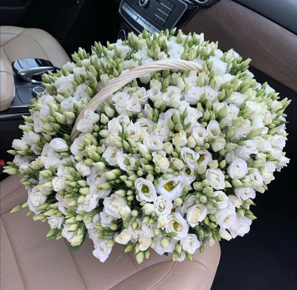 Эустомы в корзине, артикул F82029 - 45989 рублей, доставка по городу. Flawery - доставка цветов