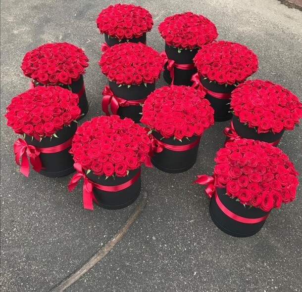 Коробка с розами, артикул F82032 - 158556 рублей, доставка по городу. Flawery - доставка цветов