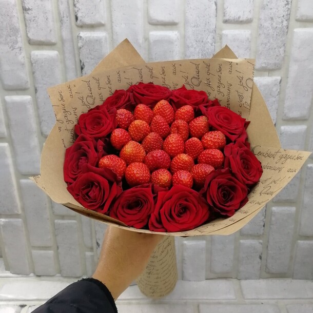 Букет из клубники, артикул F8952 - 5270 рублей, доставка по городу. Flawery - доставка цветов