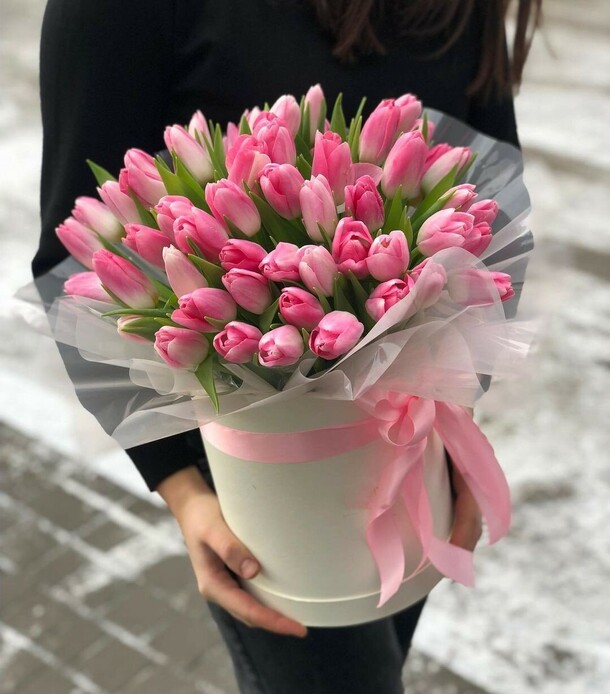 Роза в шляпной коробке, артикул F9238 - 13690 рублей, доставка по городу. Flawery - доставка цветов