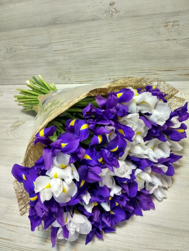 Ирис, артикул F9388 - 12883 рублей, доставка по городу. Flawery - доставка цветов