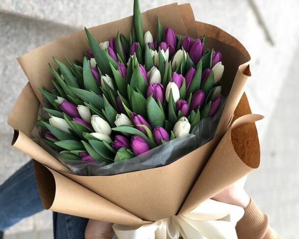 Тюльпан 101, артикул F9444 - 25123 рублей, доставка по городу. Flawery - доставка цветов