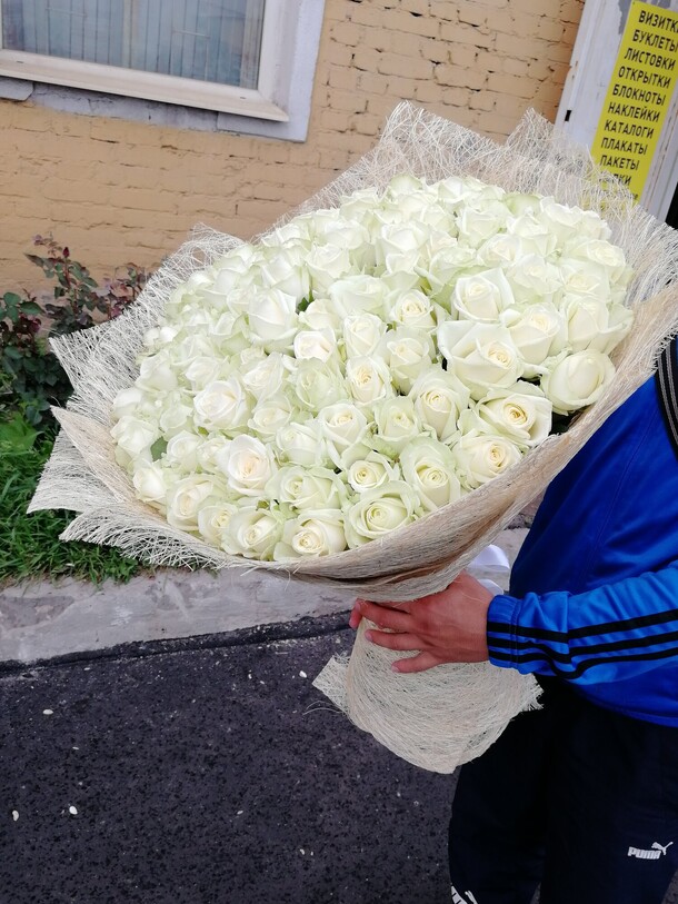 Букет из 101 белых роз, артикул F9454 - 24199 рублей, доставка по городу. Flawery - доставка цветов