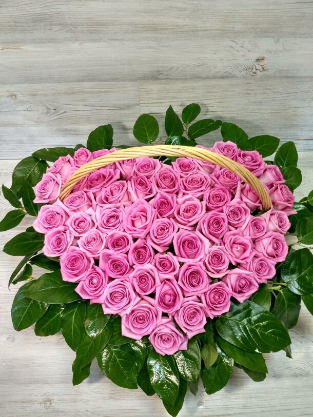 Корзина в форме сердца, артикул F9455 - 17302 рублей, доставка по городу. Flawery - доставка цветов