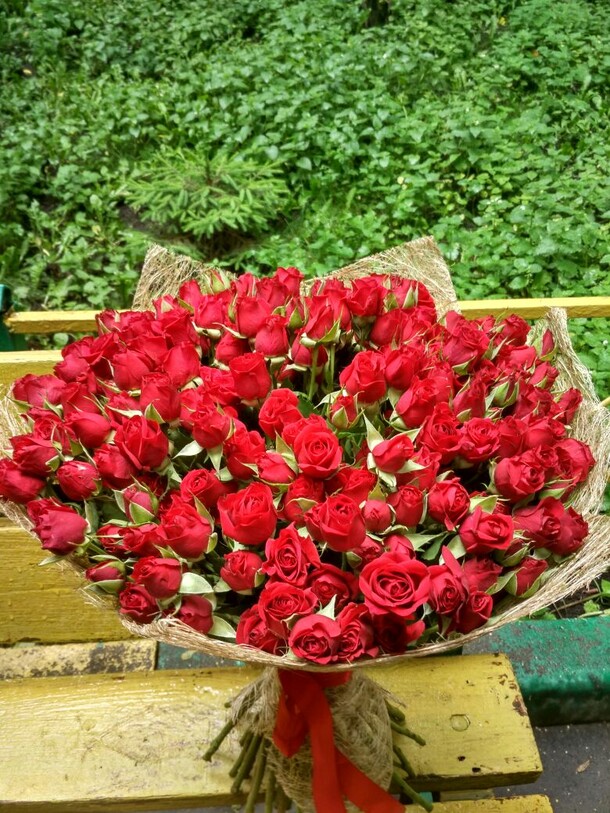 Кустовые розы, артикул F9578 - 14300 рублей, доставка по городу. Flawery - доставка цветов