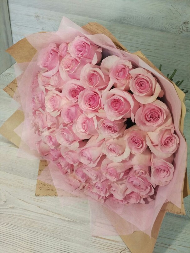 51 роза кения, артикул F9633 - 12910 рублей, доставка по городу. Flawery - доставка цветов