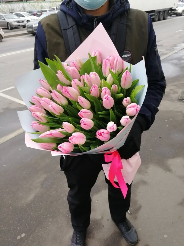 Букет из тюльпанов, артикул F97994 - 10339 рублей, доставка по городу. Flawery - доставка цветов