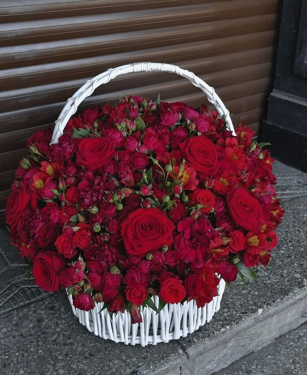 Алые паруса, артикул F9902 - 42870 рублей, доставка по городу. Flawery - доставка цветов