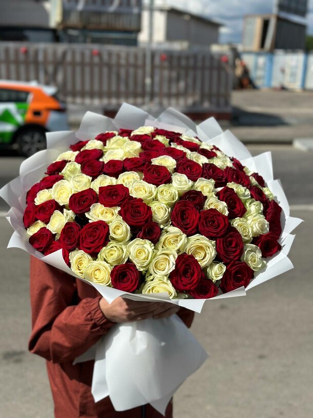 Букет 101 микс роза, артикул F1219817 - 19000 рублей, доставка по городу. Flawery - доставка цветов