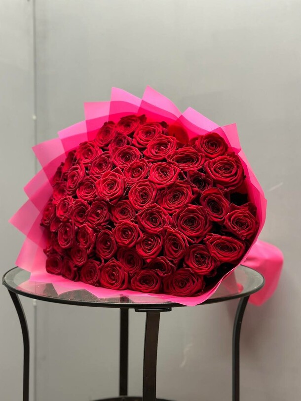 Букет из 51 красной розы, артикул F1220643 - 7700 рублей, доставка по городу. Flawery - доставка цветов