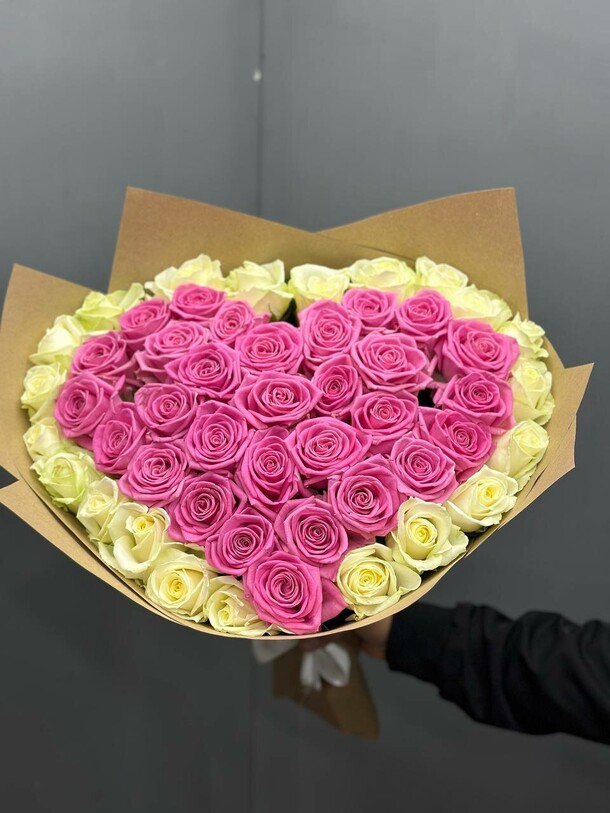 Сердце из 51 розы, артикул F1220700 - 9100 рублей, доставка по городу. Flawery - доставка цветов