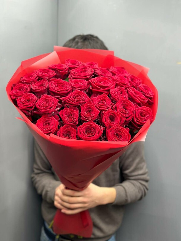 Букет из 29 красных роз, артикул F1220712 - 5300 рублей, доставка по городу. Flawery - доставка цветов