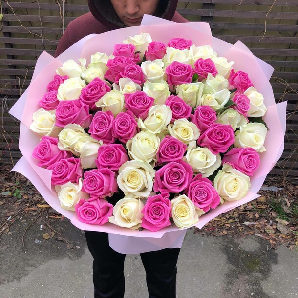 61 микс розы, артикул F1220798 - 13000 рублей, доставка по городу. Flawery - доставка цветов