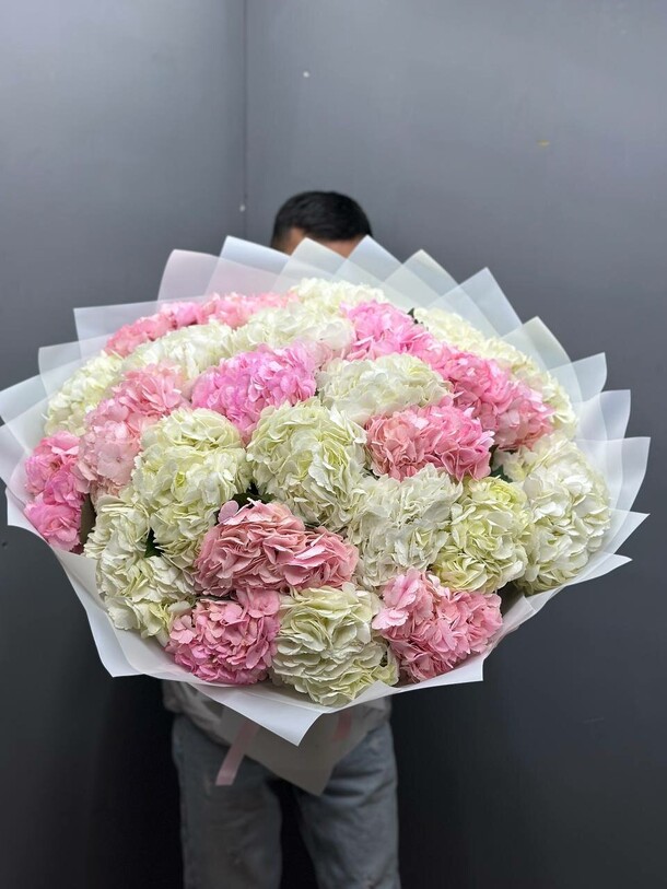 Букет из 27 гортензии, артикул F1223170 - 24624 рублей, доставка по городу. Flawery - доставка цветов