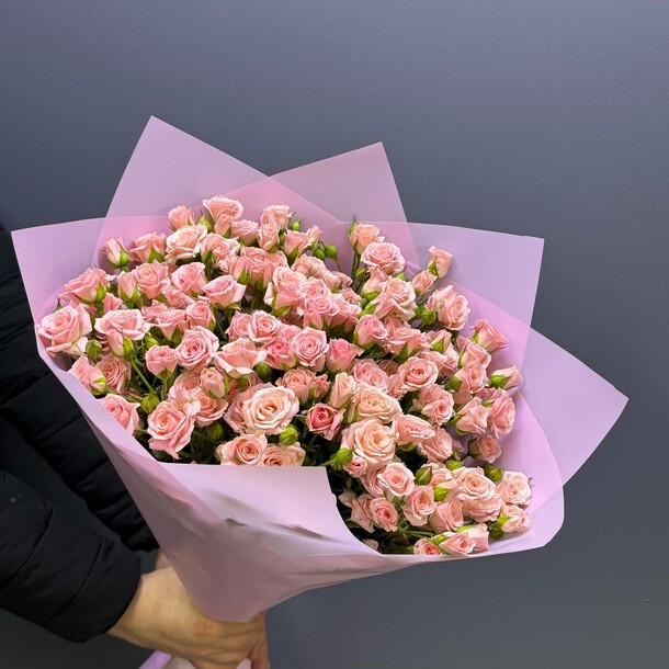 Букет из 19 кустовых роз, артикул F1468331 - 8200 рублей, доставка по городу. Flawery - доставка цветов