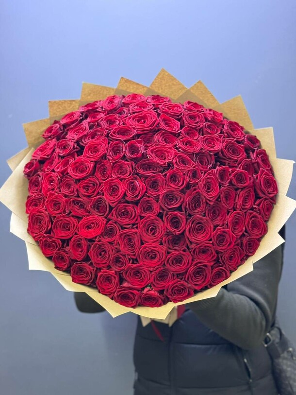 Букет из 101 красных роз, артикул F1504530 - 22627 рублей, доставка по городу. Flawery - доставка цветов