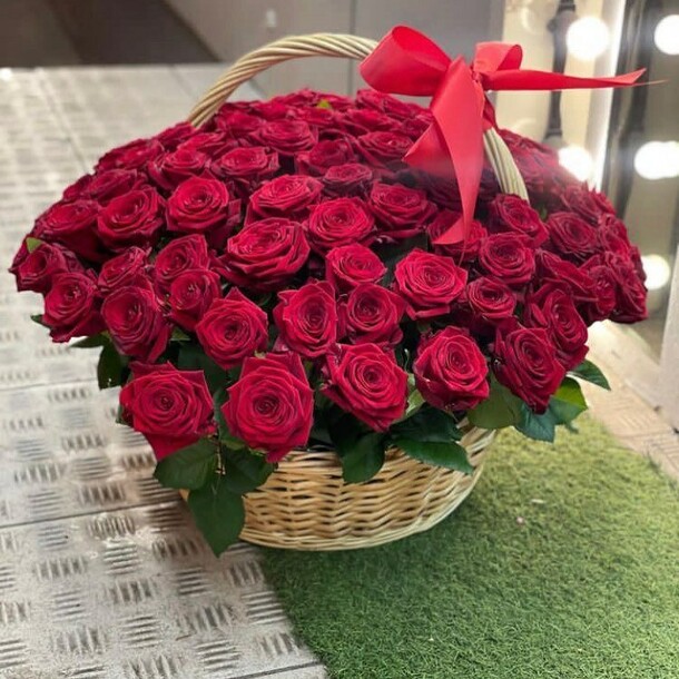 101 розы в корзине, артикул F1168761 - 30360 рублей, доставка по городу. Flawery - доставка цветов